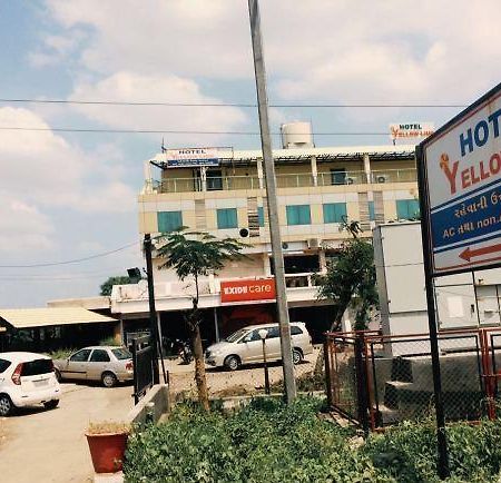Hotel Yellow Lime Amhedabad Dış mekan fotoğraf
